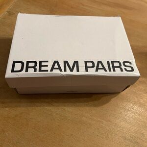 Dream Pairs Black Branded Shoe with covers and box. Sz 7.5